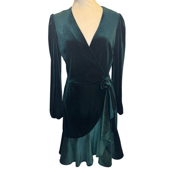 Melonie T Dresses & Skirts - Melonie T size 6 hunter green long sleeve dress velvet-like faux wrap